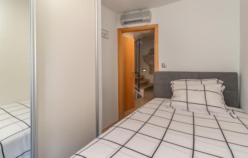 Rab Stari Grad Holiday home *